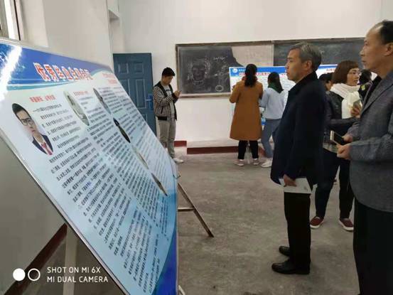 说明: E:\2018助理会计师宣传方案和竞赛试题\助理会计师证展览参观照片\领导照片\394778106671148565.jpg