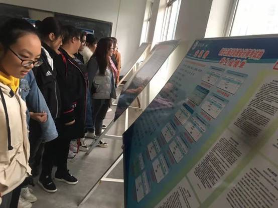 说明: E:\2018助理会计师宣传方案和竞赛试题\助理会计师证展览参观照片\18会计7班\748702423067741868.jpg